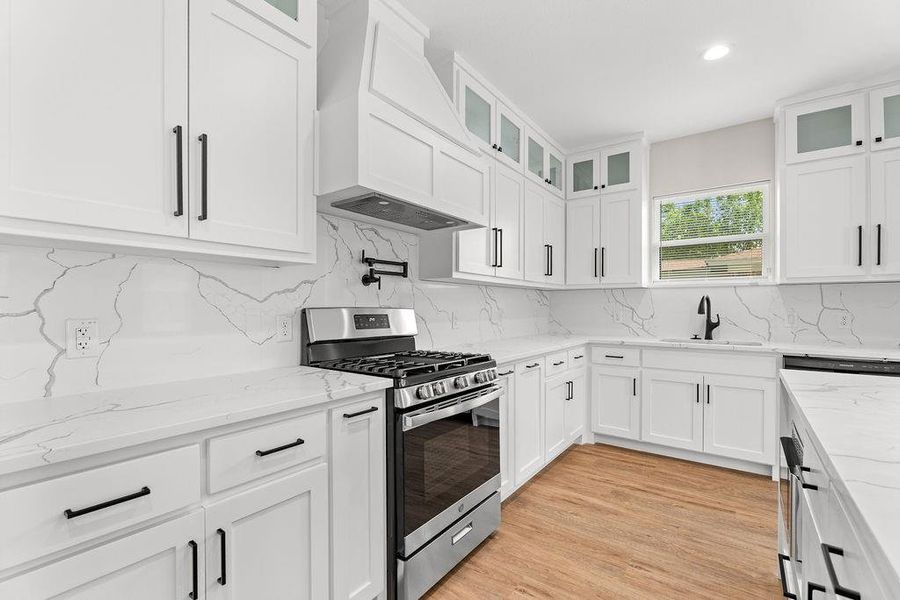Furnished interior view inside a new home in , Dallas (Image 12).