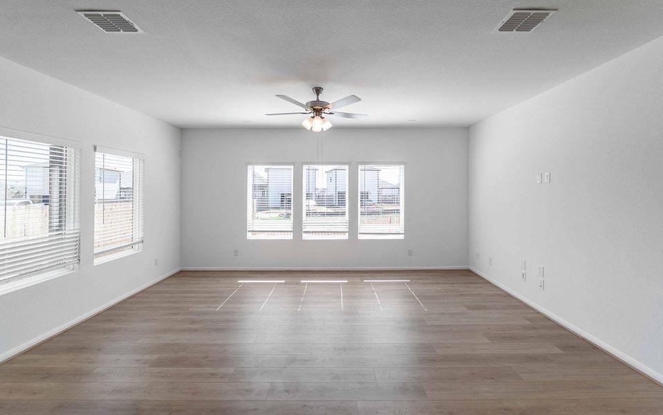Spacious, unfurnished interior of a new home in Paramount, Kyle (Image 6).