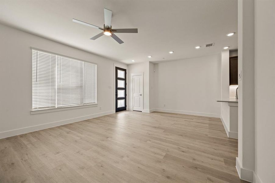 2544 Campden Mews-007