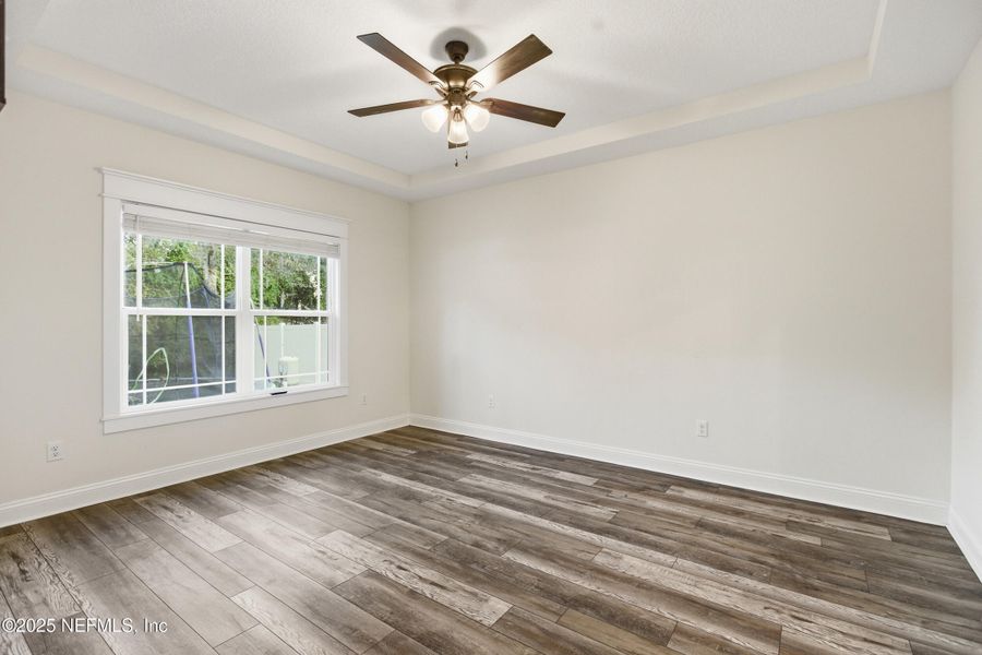 Spacious, unfurnished interior of a new home in , Florahome (Image 32).