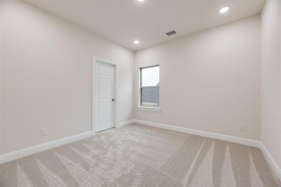 Spacious, unfurnished interior of a new home in Villages of Creekwood, Frisco (Image 13).