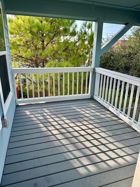 Exterior details and patio area of a home in , Galveston (Image 2).