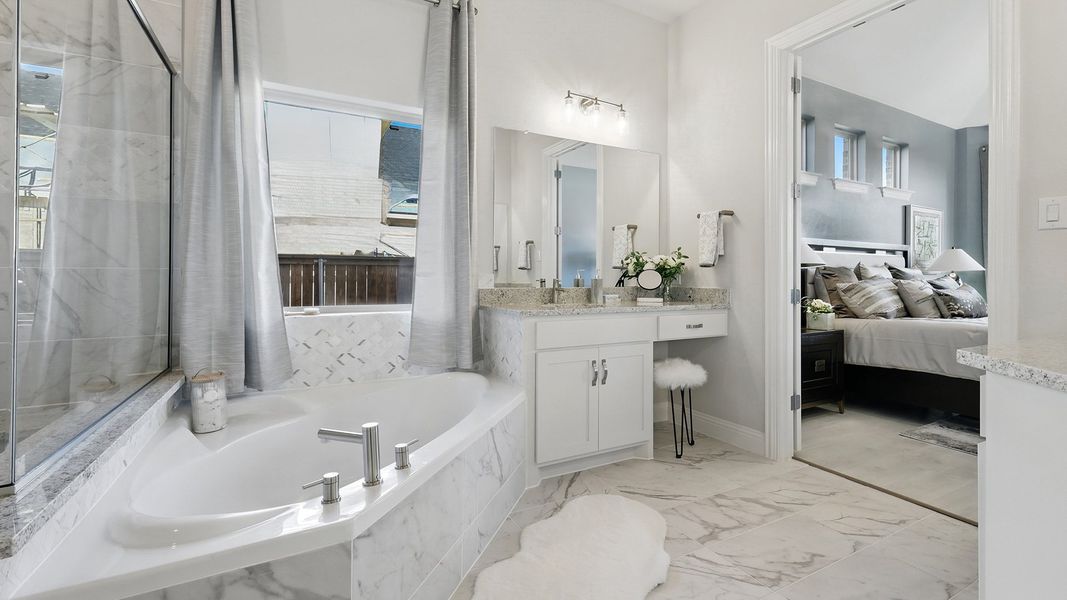 Model home photos of similar floorplans, not pictures of actual home. Model home photos of similar floorplans, not pictures of actual home.