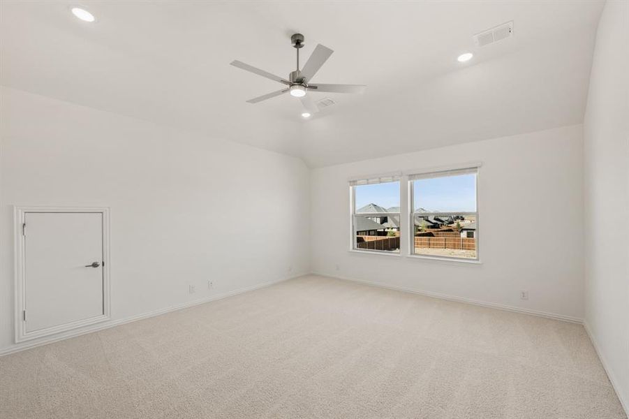Spacious, unfurnished interior of a new home in Wildflower Ranch 60-65, Fort Worth (Image 16). Spacious, unfurnished interior of a new home in Wildflower Ranch 60-65, Fort Worth (Image 16).