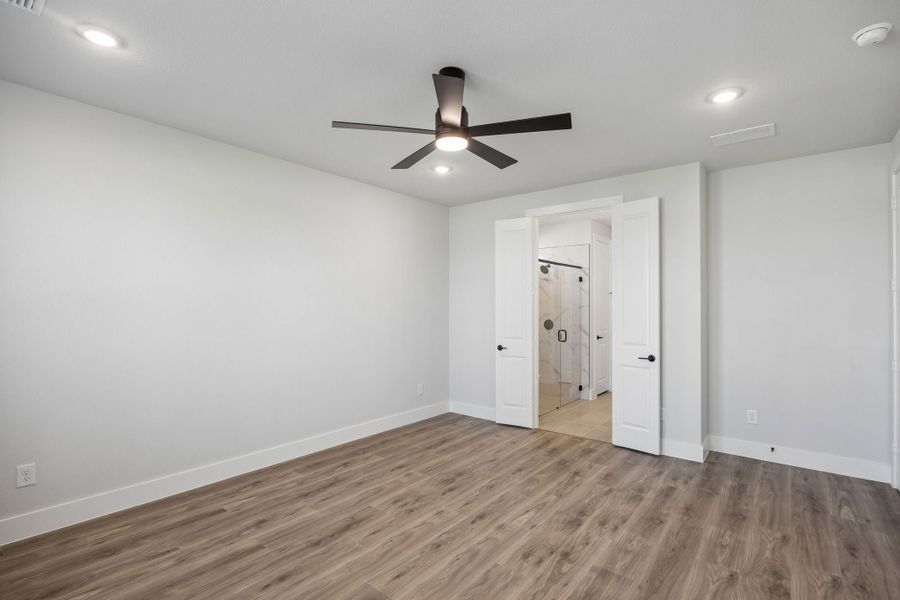Spacious, unfurnished interior of a new home in Painted Tree Woodland West, McKinney (Image 24).