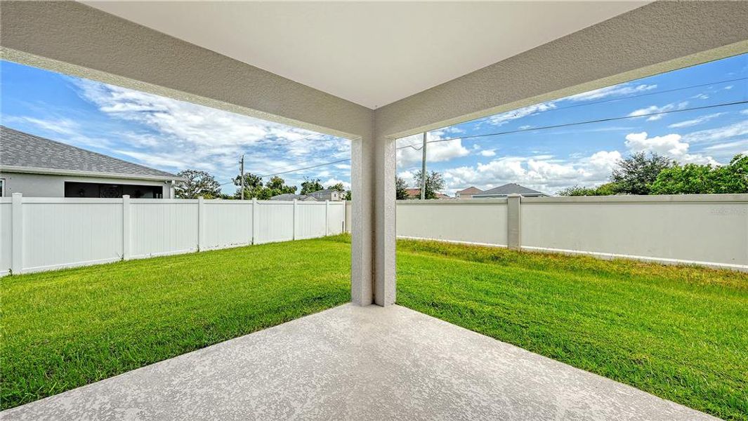 Exterior details and patio area of a home in , Palmetto (Image 4).