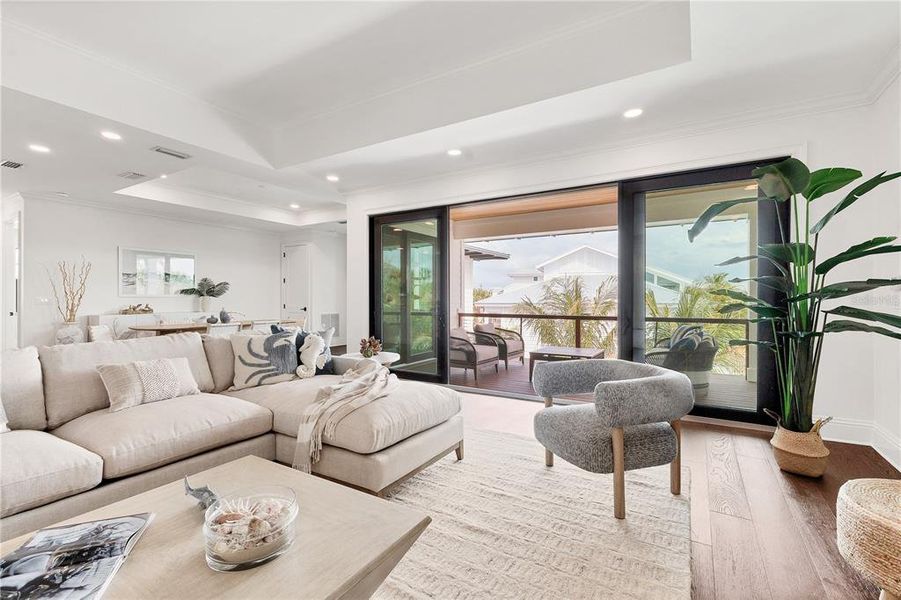 Furnished interior view inside a new home in , Boca Grande (Image 40).