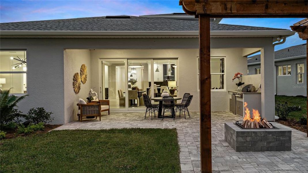 Model photo used for reference