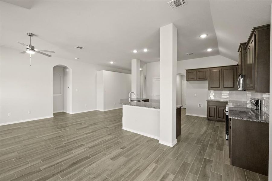 10305 Tapioca- dining-2 10305 Tapioca- dining-2