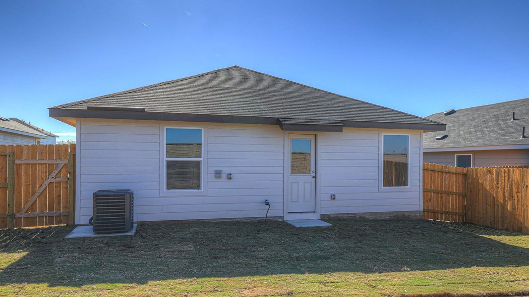 Representative exterior details of a home built from the The Barton by D.R. Horton in Ladera, Luling (Image 3).