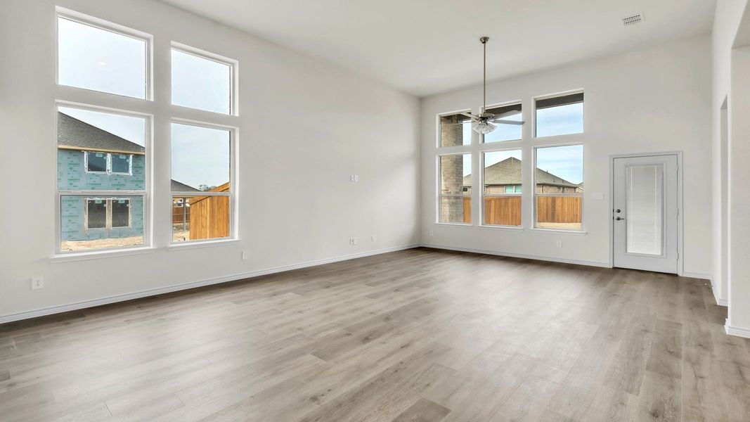 Spacious, unfurnished interior of a new home in The Landing at Hidden Lakes, McKinney (Image 17).