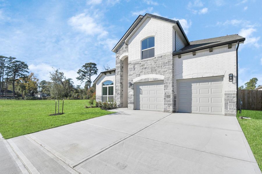 Example of completed home with similar floor plan. Colors and selections of completed home may vary. Example of completed home with similar floor plan. Colors and selections of completed home may vary.