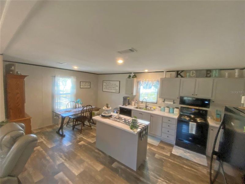 Furnished interior view inside a new home in , Palatka (Image 21).