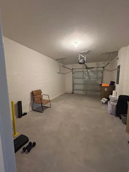 Spacious, unfurnished interior of a new home in , Kissimmee (Image 4).