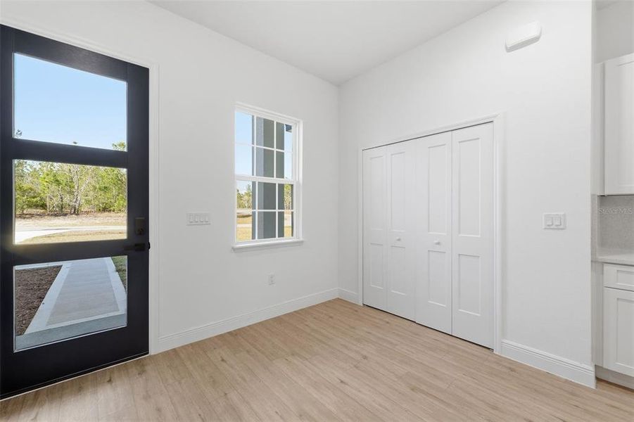 Spacious, unfurnished interior of a new home in , Dunnellon (Image 23).