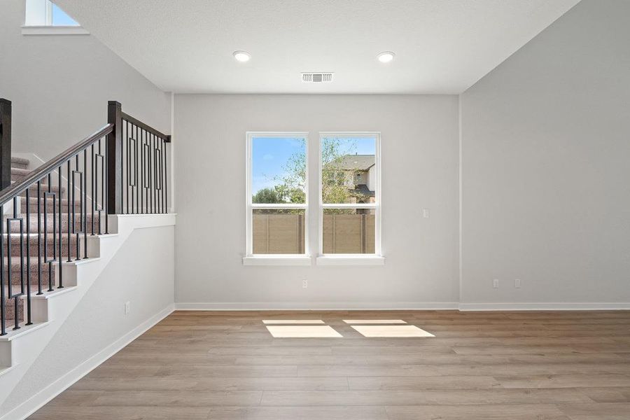 Spacious, unfurnished interior of a new home in Wolf Ranch, Georgetown (Image 37).