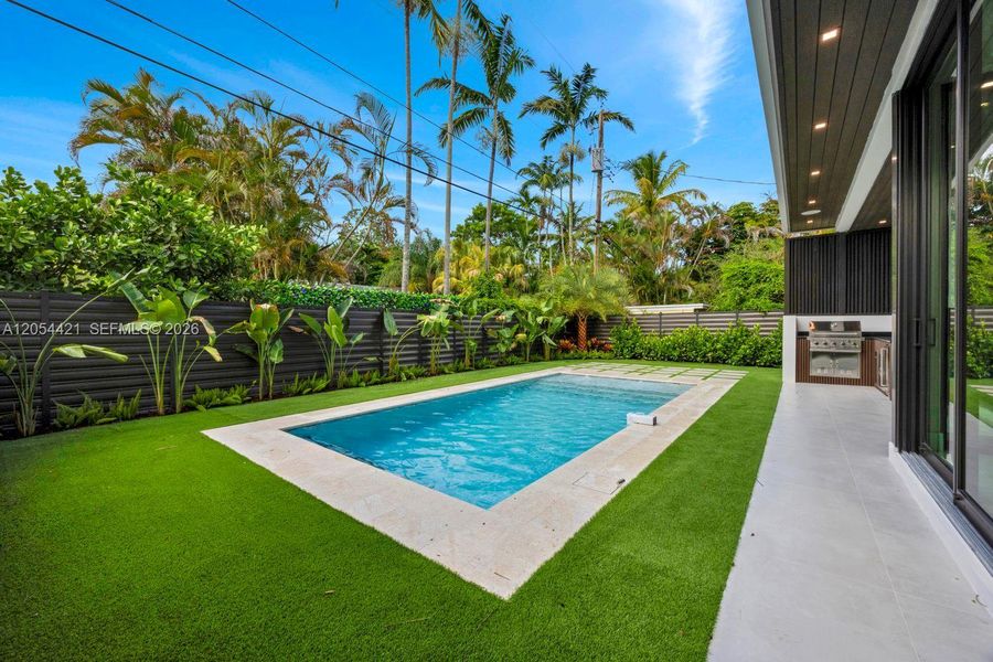 Exterior details and patio area of a home in , Miami (Image 28).