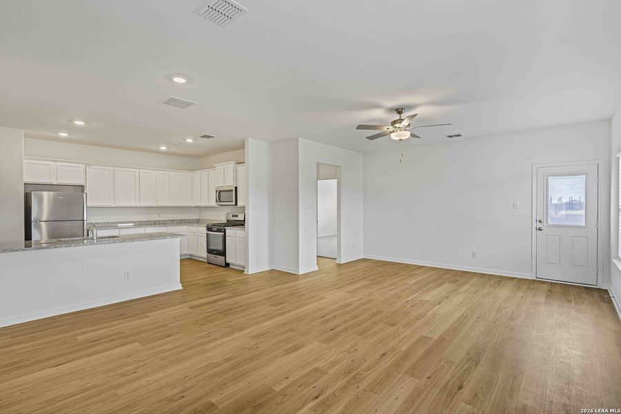 Spacious, unfurnished interior of a new home in , San Antonio (Image 23).
