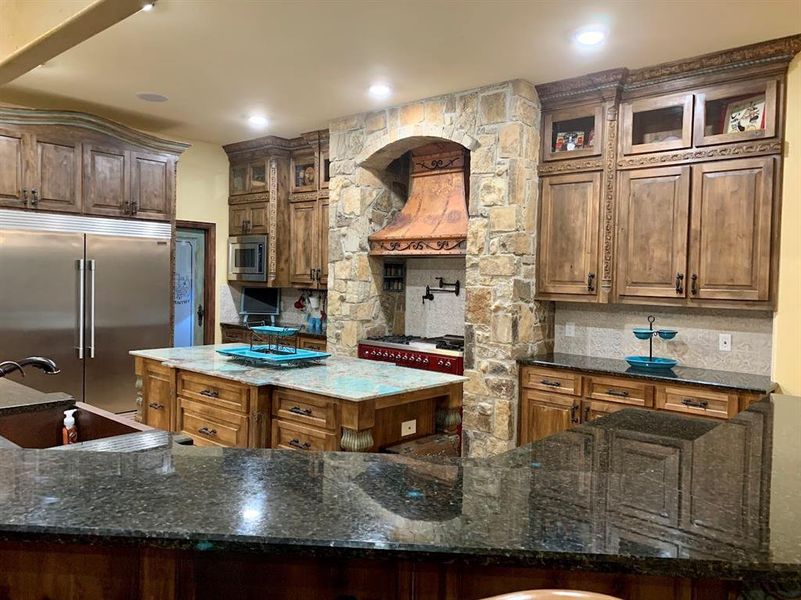 Furnished interior view inside a new home in , Fort Worth (Image 7).