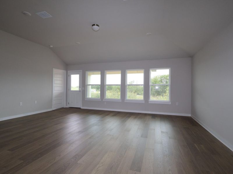 Spacious, unfurnished interior of a new home in Marble Creek Crossing, Austin (Image 4).