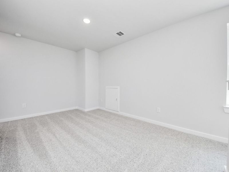 Spacious, unfurnished interior of a new home in Spring Branch Crossing, Conroe (Image 26).