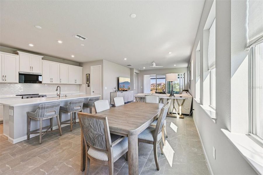 Furnished interior view inside a new home in , Venice (Image 11).