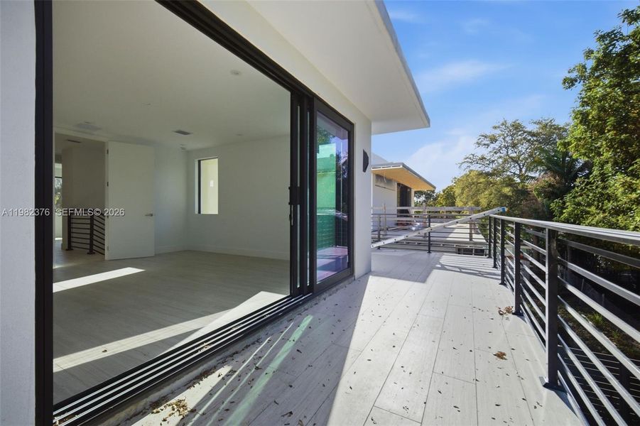 Exterior details and patio area of a home in , Miami (Image 18).