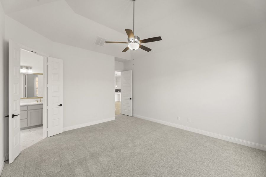 Representative unfurnished interior of a home built from the Crockett by Windsor Homes in Anna Town Square, Anna (Image 27).