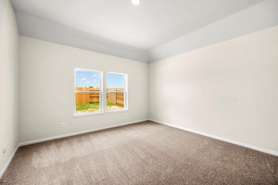 Spacious, unfurnished interior of a new home in Lago Mar, Texas City (Image 5).