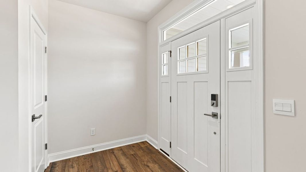 Spacious, unfurnished interior of a new home in Shadowood, Seneca (Image 13).