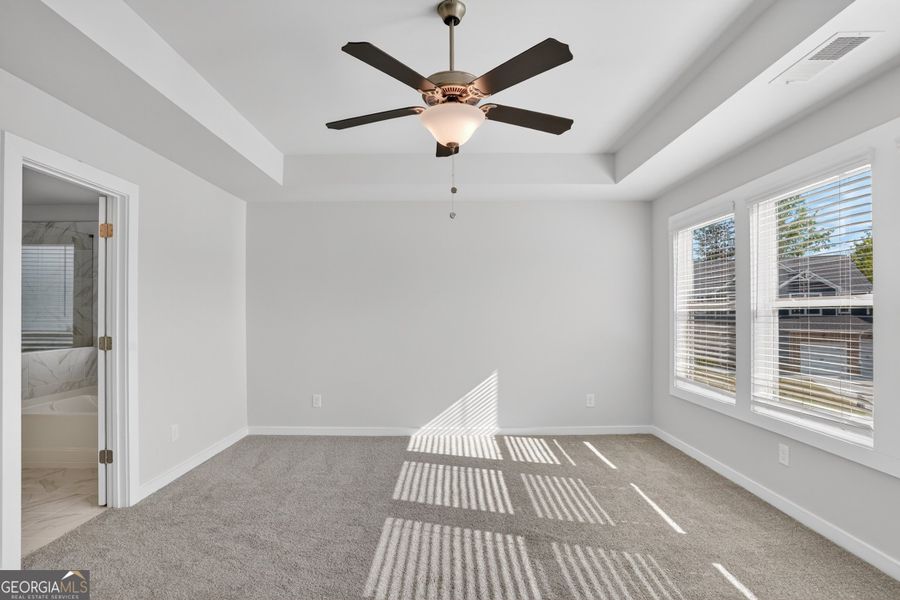 Spacious, unfurnished interior of a new home in The Fairways at Mirror Lake, Villa Rica (Image 59).