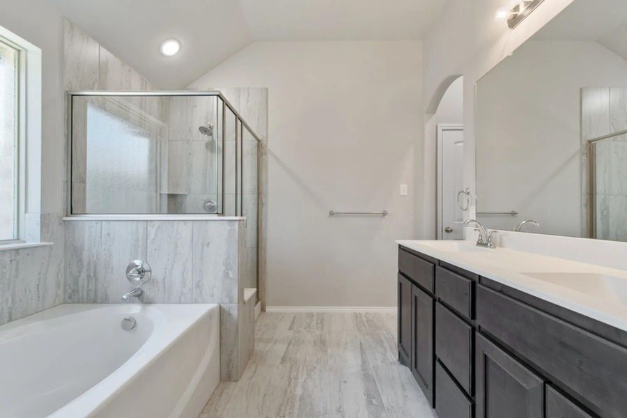 Primary Bathroom | Concept 1958 at Redden Farms - Classic Series in Midlothian, TX by Landsea Homes