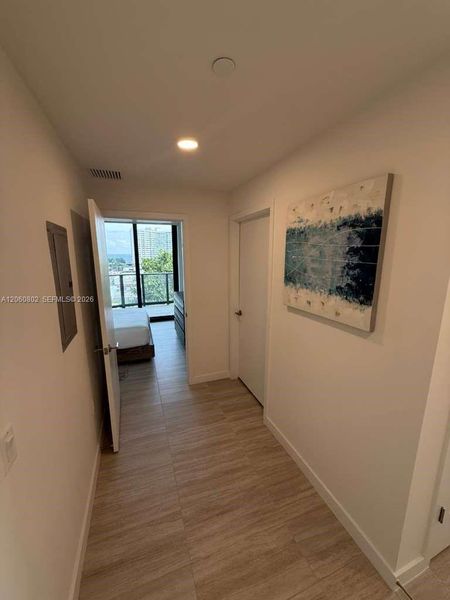 Spacious, unfurnished interior of a new home in , Miami Beach (Image 13).