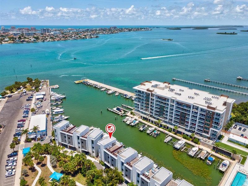Condo located in Clearwater, FL showcasing its design and architecture (Image 31).