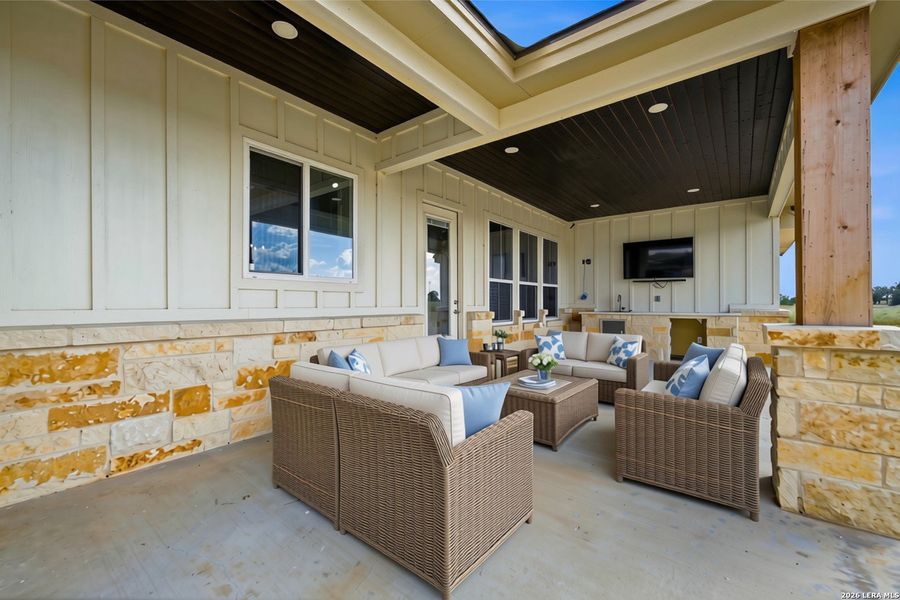 Exterior details and patio area of a home in , Floresville (Image 3).
