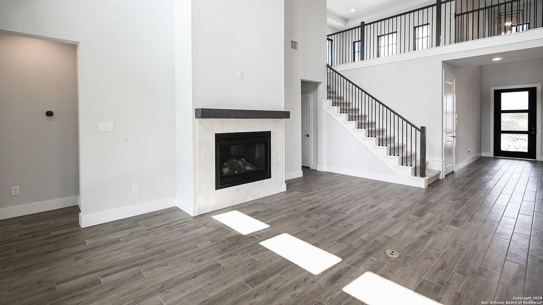 Spacious, unfurnished interior of a new home in Cibolo Valley Heights 65', Cibolo (Image 24).