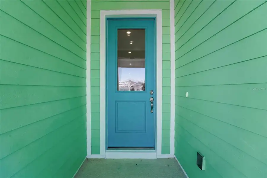 Exterior details and patio area of a home in Green Key Village, Lady Lake (Image 3).