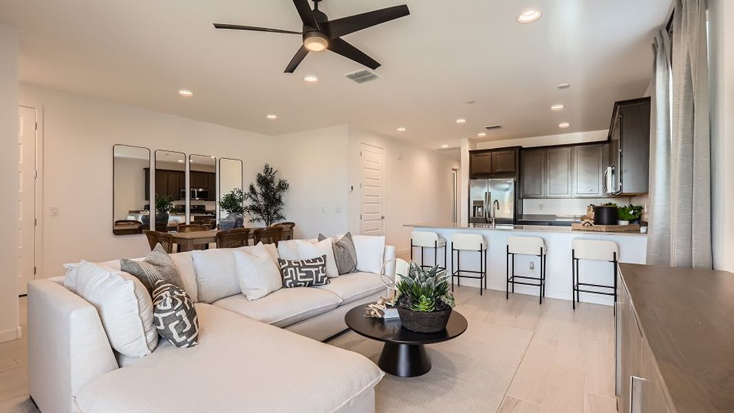 3580 Latitude Great 2of2 F1 Base7