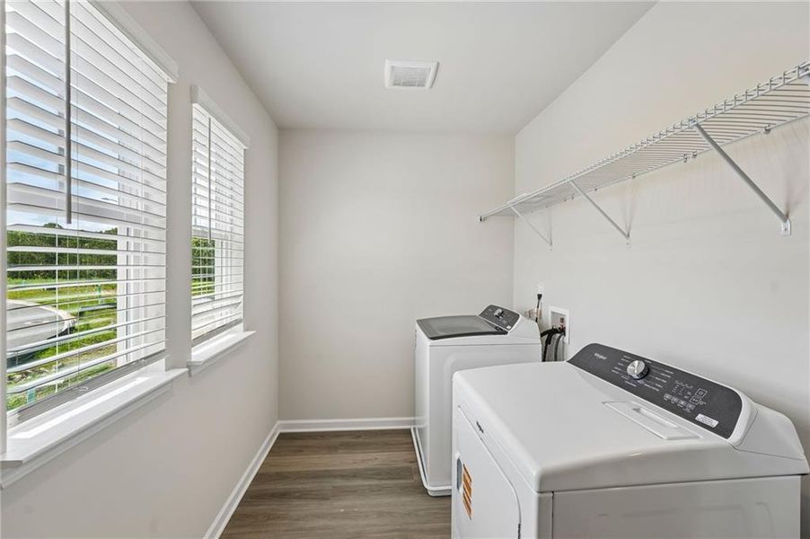 Furnished interior view inside a new home in Ivey Township, Dallas (Image 17).