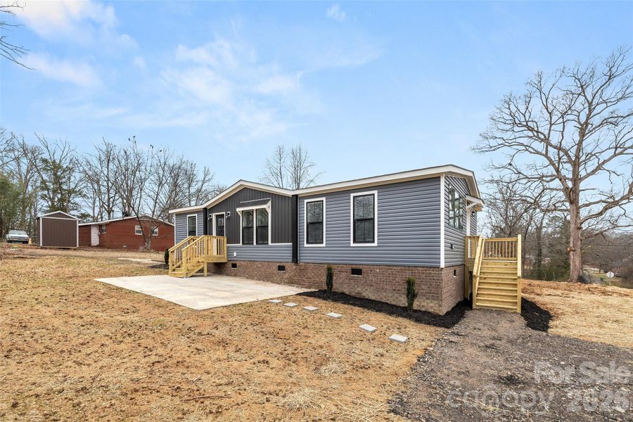 Large side yard and patio