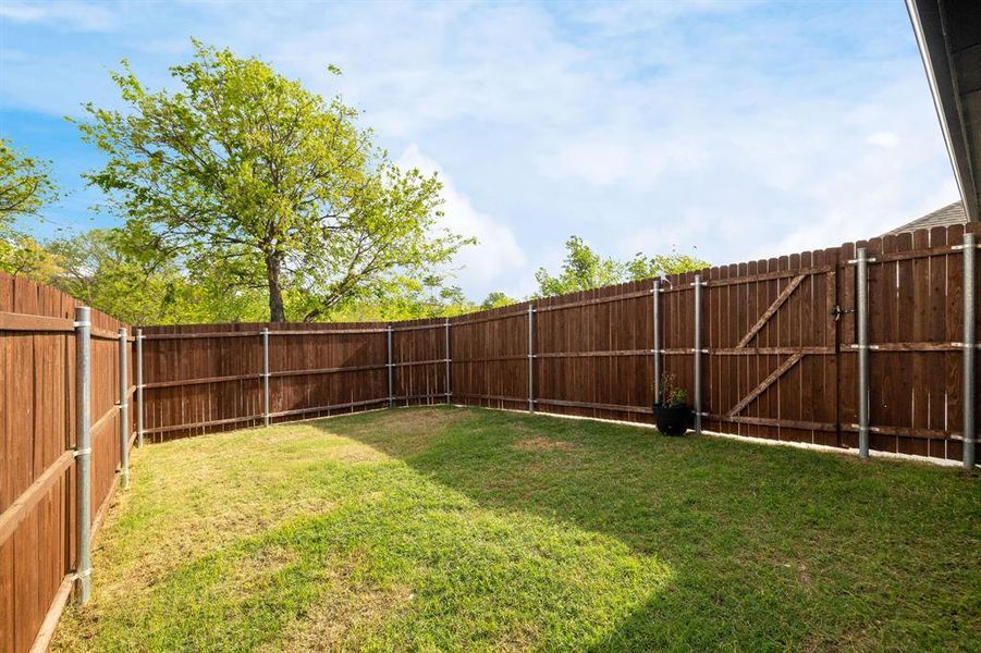 Exterior details and patio area of a home in The Overlook, Fort Worth (Image 4).