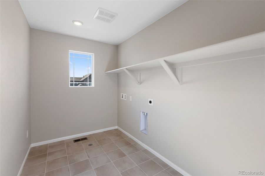 Spacious, unfurnished interior of a new home in The Cottages Collection at Ridgeline Vista, Brighton (Image 14).