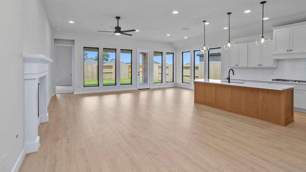 Spacious, unfurnished interior of a new home in Riceland, Mont Belvieu (Image 15).