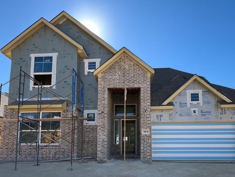 Exterior details and patio area of a home in Evergreen, Conroe (Image 2).