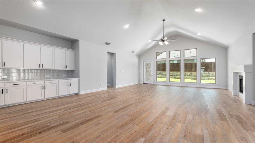 Spacious, unfurnished interior of a new home in Somerset Park 80', Rockwall (Image 18). Spacious, unfurnished interior of a new home in Somerset Park 80', Rockwall (Image 18).