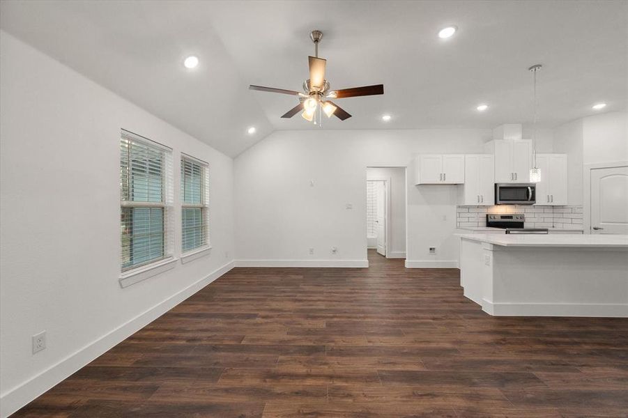 Spacious, unfurnished interior of a new home in , Kerens (Image 33).