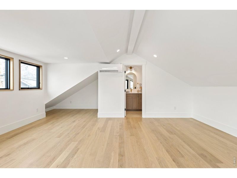 Spacious, unfurnished interior of a new home in , Superior (Image 45).