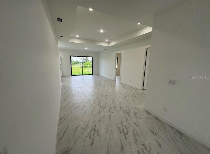 Spacious, unfurnished interior of a new home in , Cape Coral (Image 23).