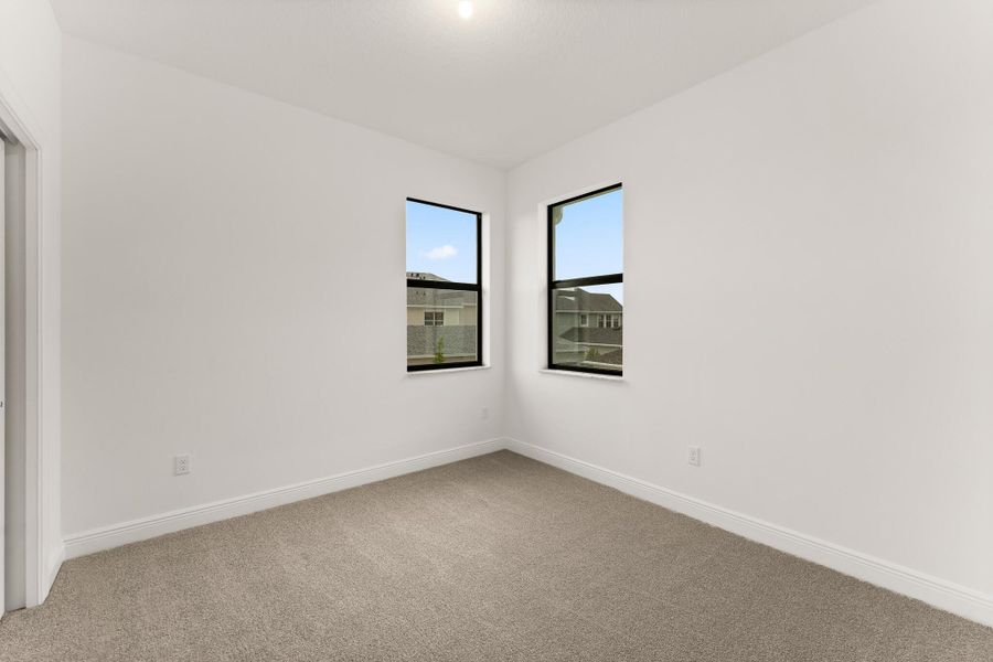 Spacious, unfurnished interior of a new home in Newfield - Rosette Park, Palm City (Image 11).
