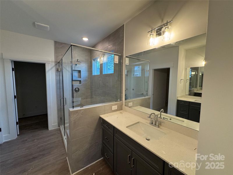 Primary bath on the main